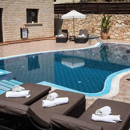 Nikos Villa *