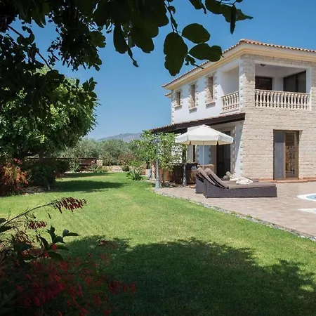 Nikos Villa
